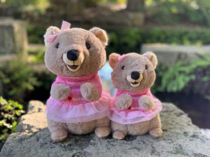 25cm Mikka and 20cm Marlie the Quokka plush toys from Perth standing side by side – inspired by Rottnest Island’s happiest animal on Earth, adorable Australian souvenirs.